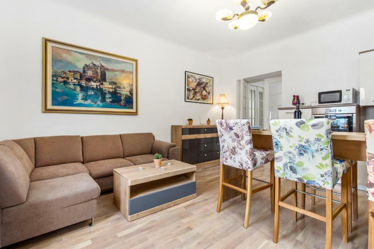 Apartman Villa Carolina Rijeka Bagian luar foto