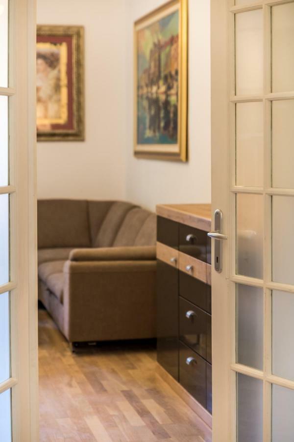 Apartman Villa Carolina Rijeka Bagian luar foto