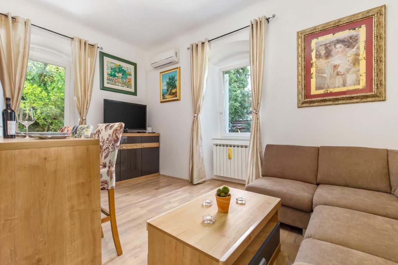 Apartman Villa Carolina Rijeka Bagian luar foto