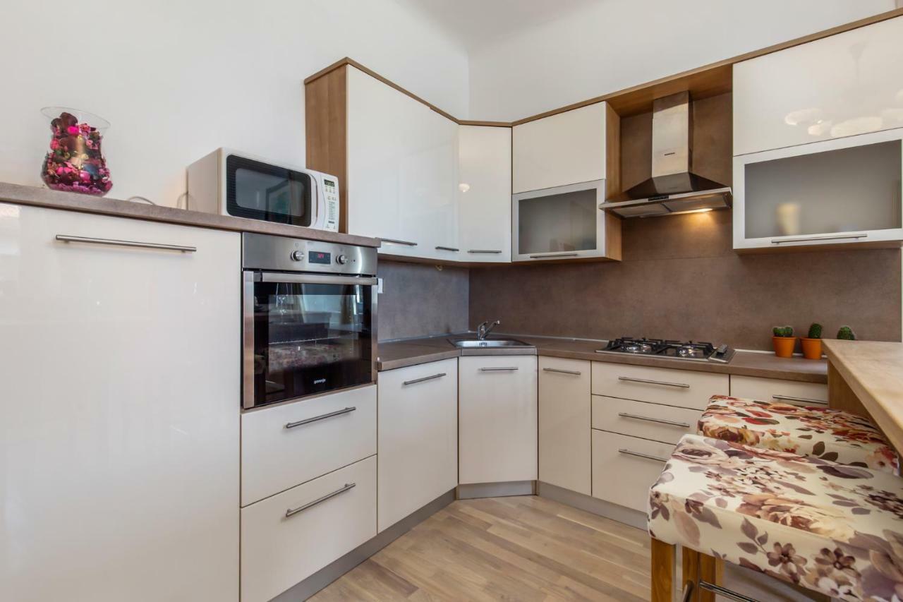 Apartman Villa Carolina Rijeka Bagian luar foto