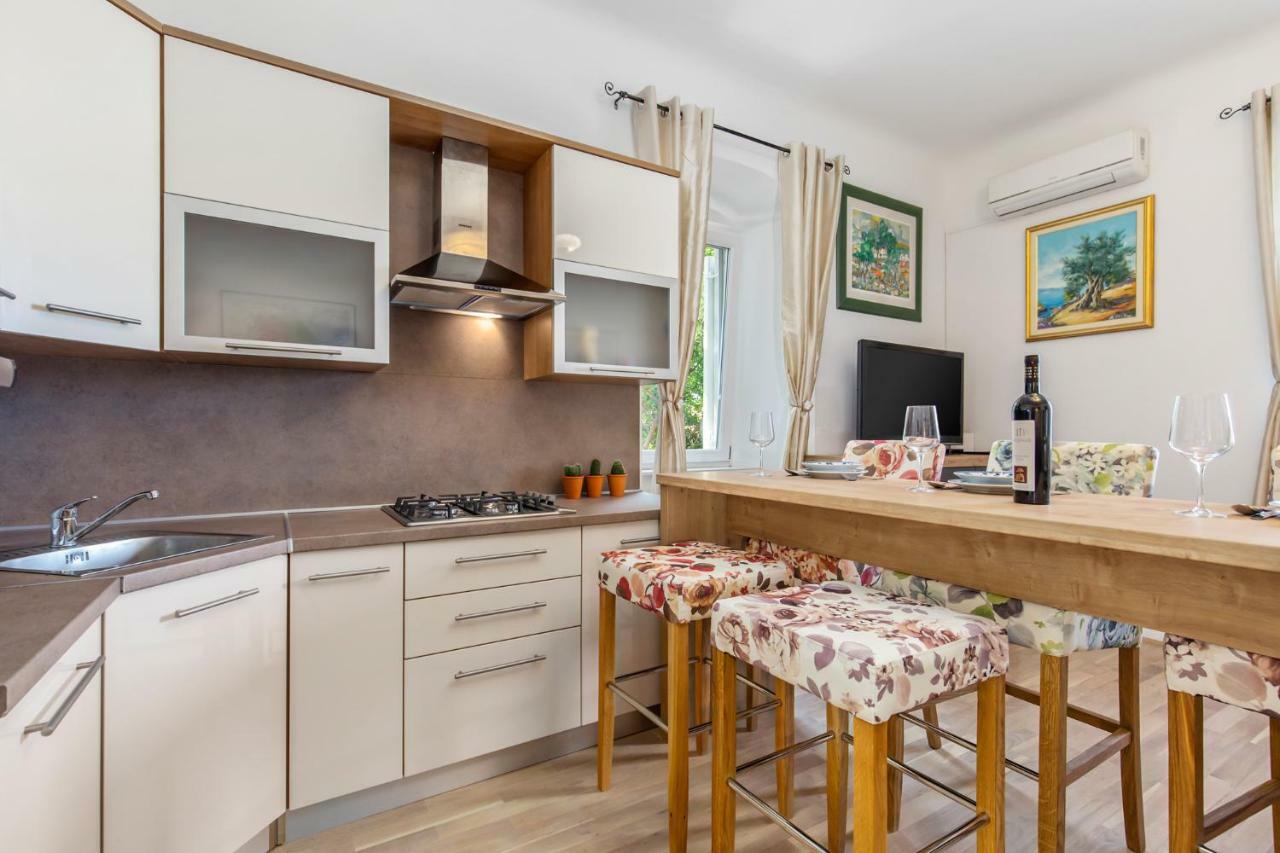 Apartman Villa Carolina Rijeka Bagian luar foto