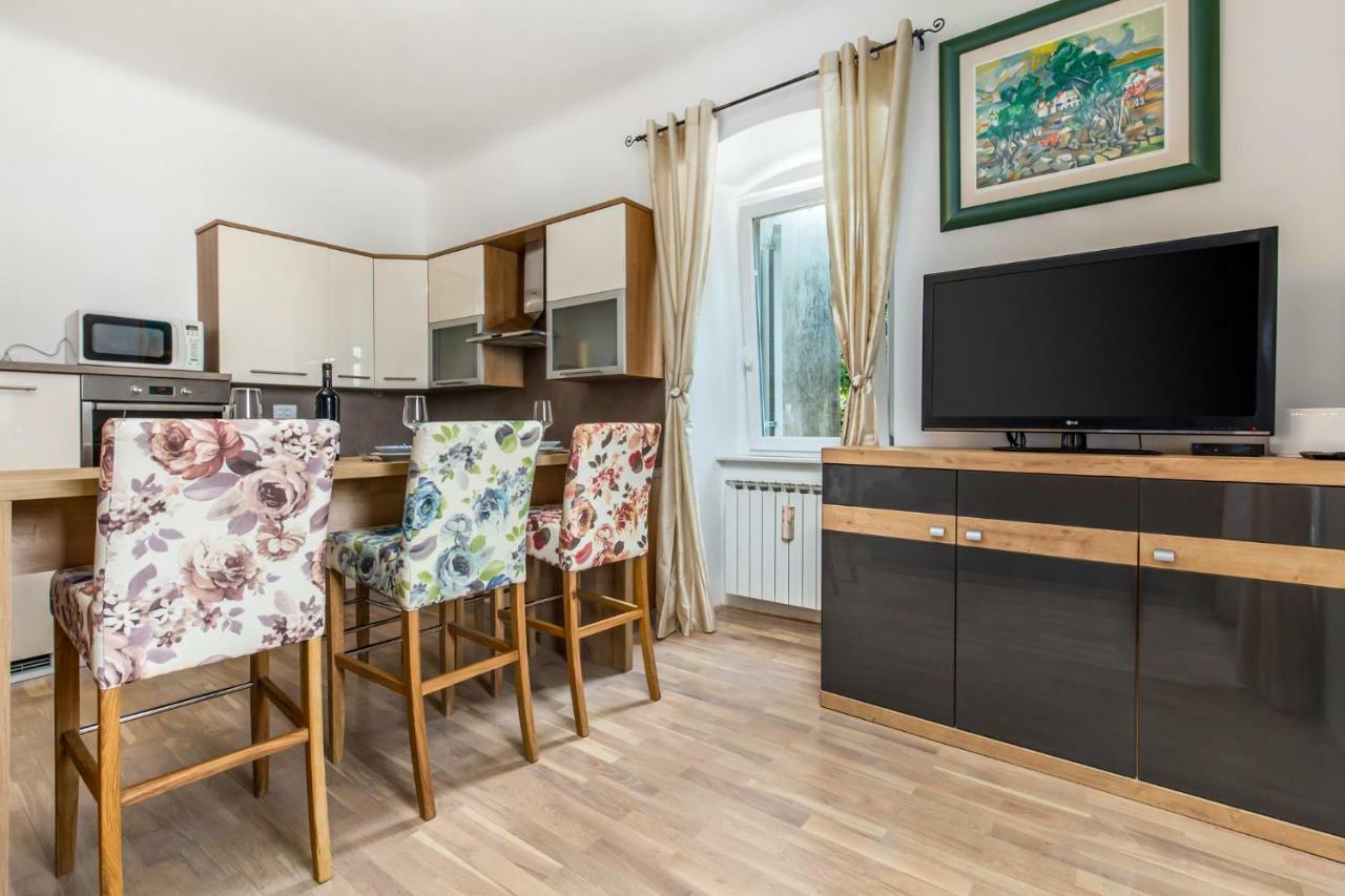 Apartman Villa Carolina Rijeka Bagian luar foto