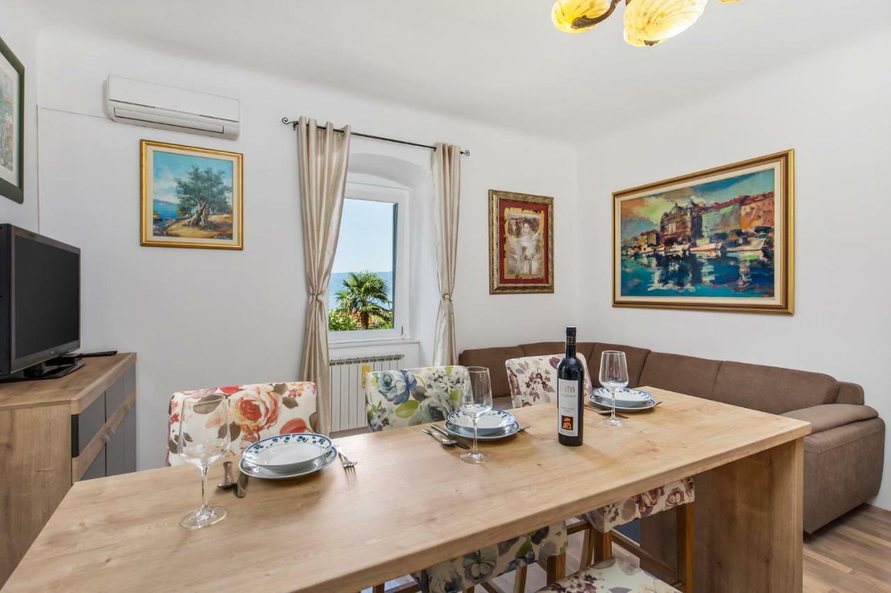 Apartman Villa Carolina Rijeka Bagian luar foto